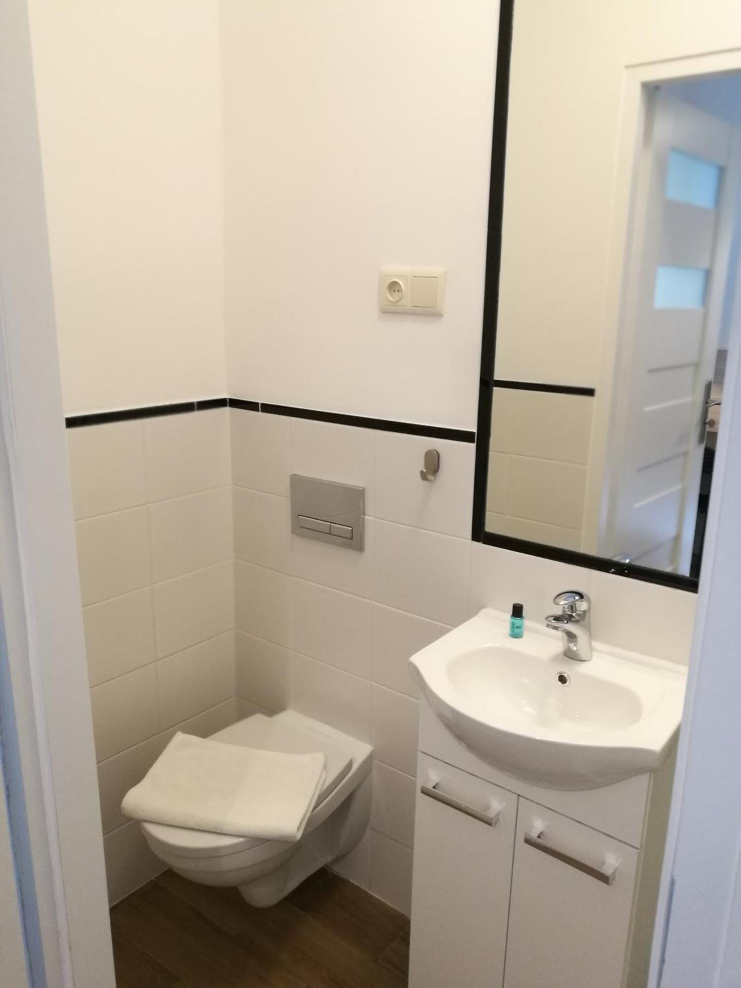 Mickiewicza Hostel Катовице Екстериор снимка