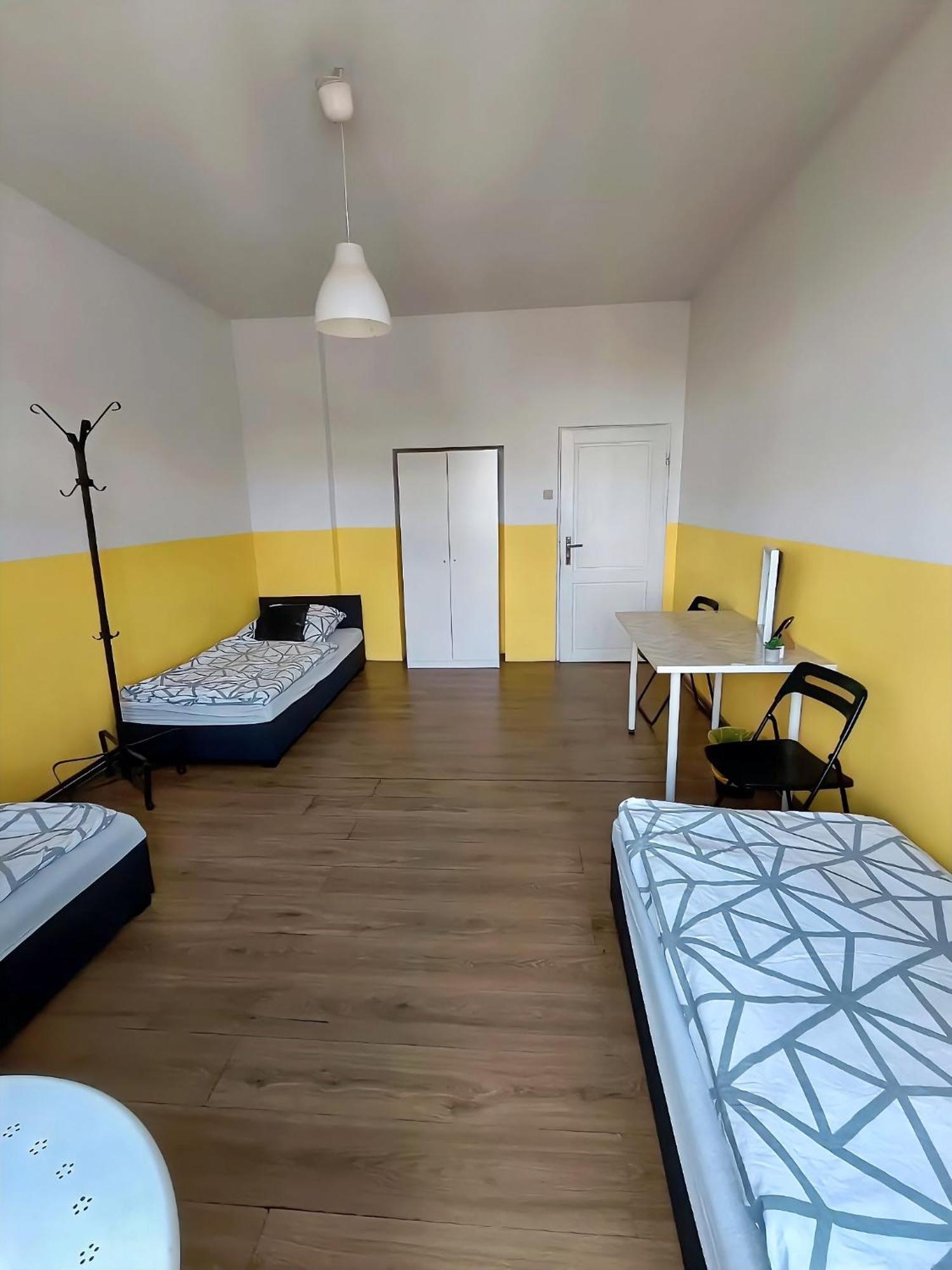 Mickiewicza Hostel Катовице Екстериор снимка